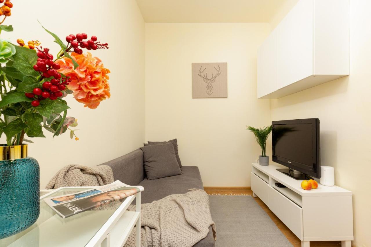 Micro Apartment Miaczynska By Noclegi Renters Варшава Екстериор снимка