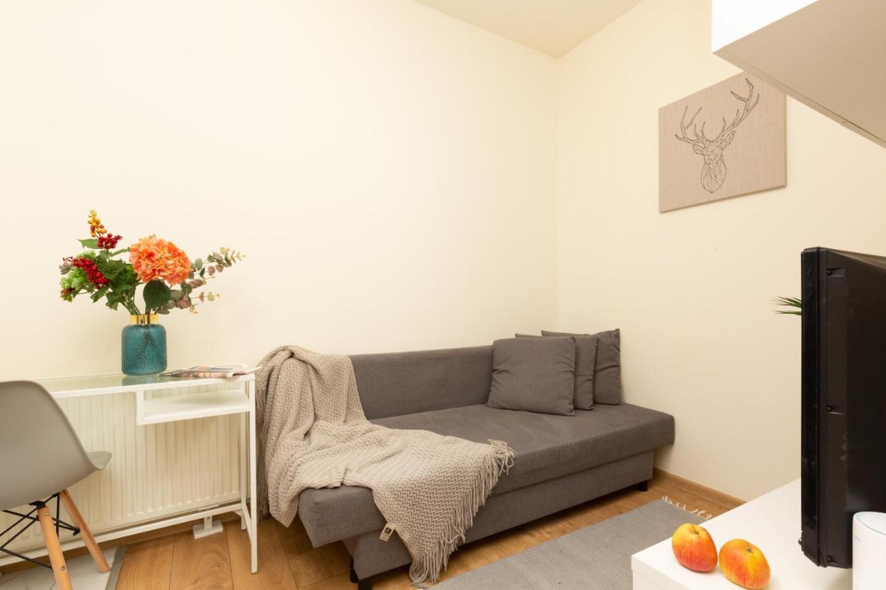 Micro Apartment Miaczynska By Noclegi Renters Варшава Екстериор снимка