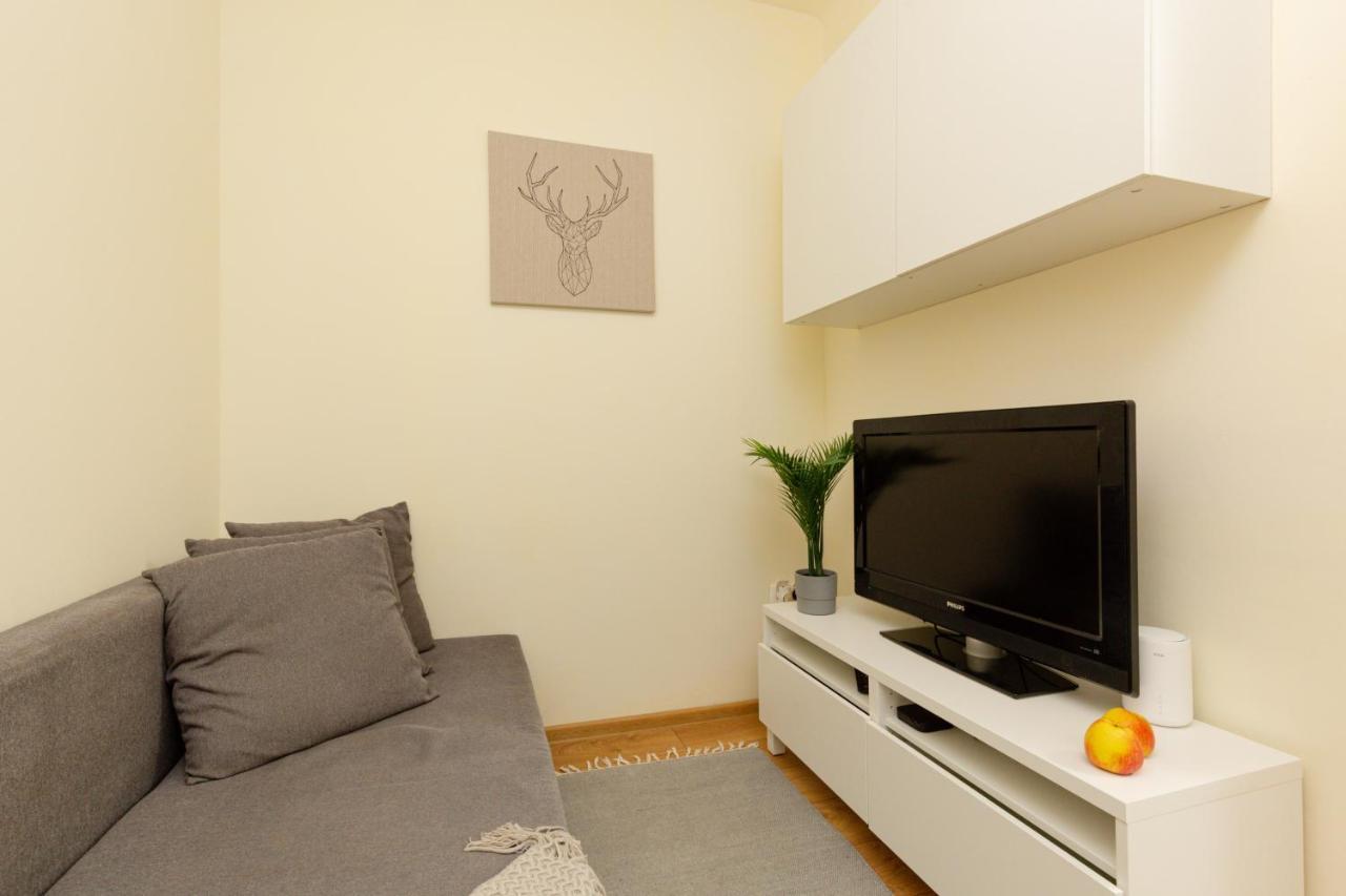 Micro Apartment Miaczynska By Noclegi Renters Варшава Екстериор снимка